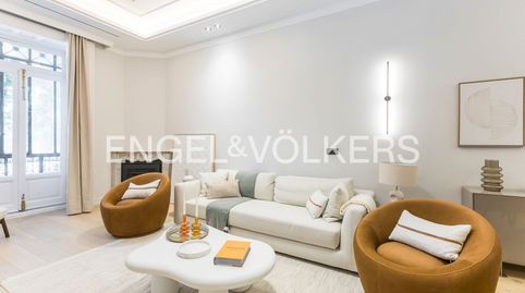 Foto 4 von Wohnung zum Verkauf in Genova, Almagro, Madrid Capital