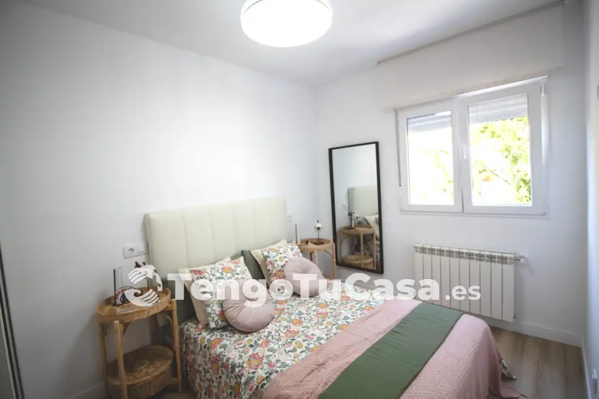Bedroom of Flat for sale in Madrid  with Air Conditioner, Heating and Parquet flooring