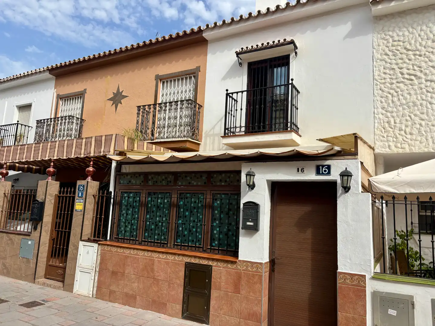 Außenansicht von Einfamilien-Reihenhaus zur Miete in Mijas mit Klimaanlage, Heizung und Möbliert