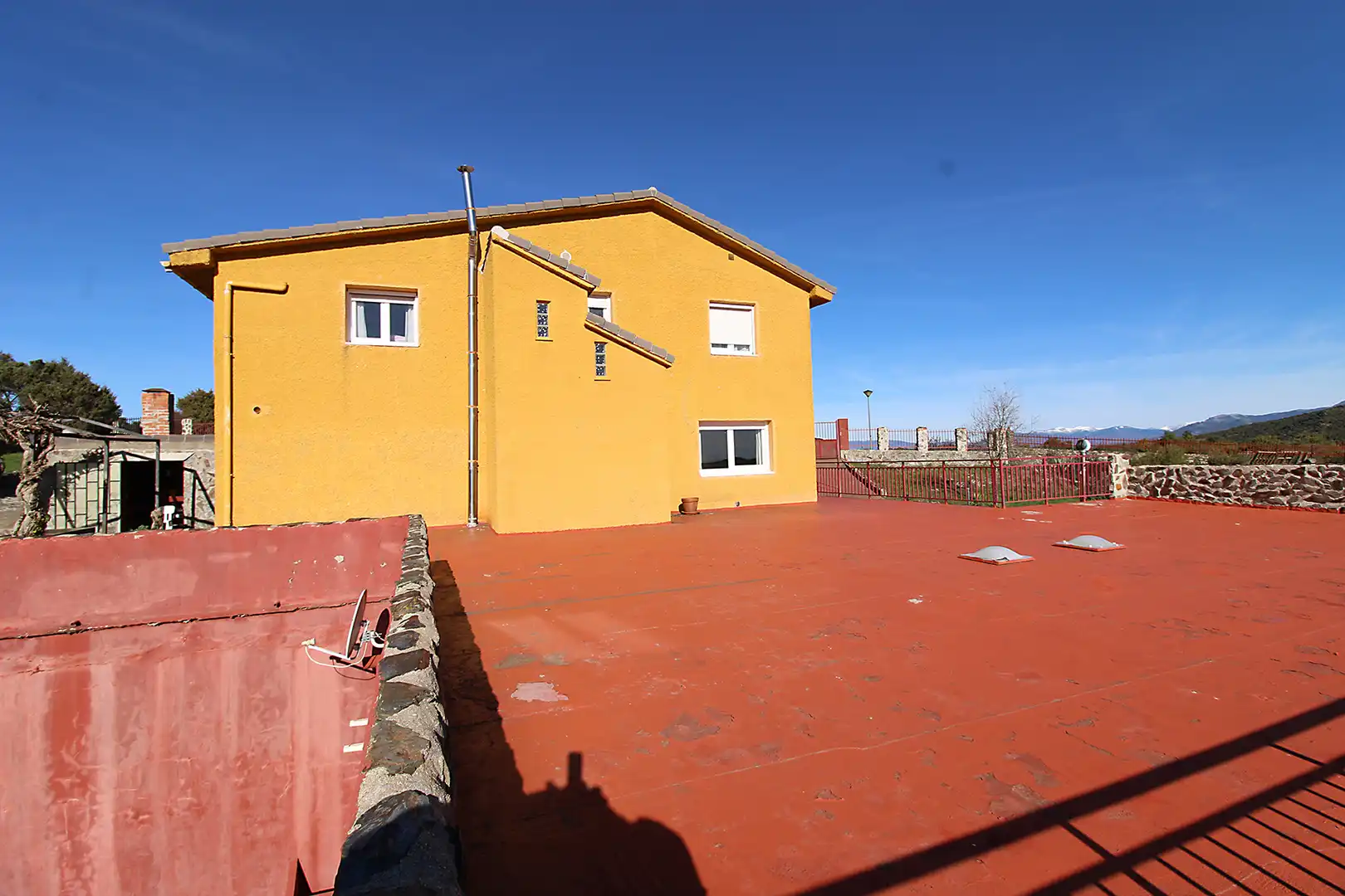 Exterior view of Houses for sale in Torremocha de Jarama  with Air Conditioner, Heating and Private garden