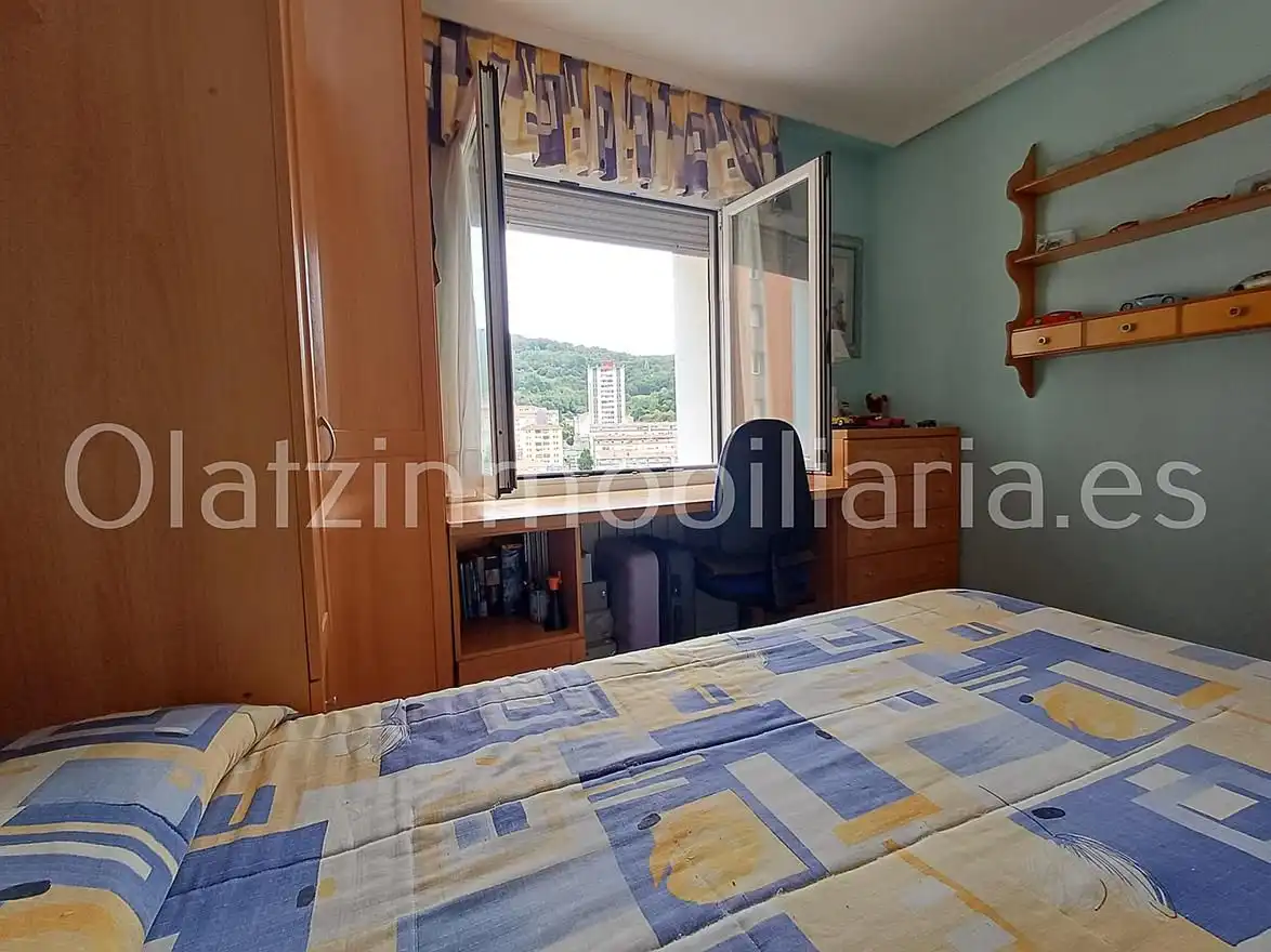 Bedroom of Flat for sale in Bilbao   with Heating, Terrace and Balcony
