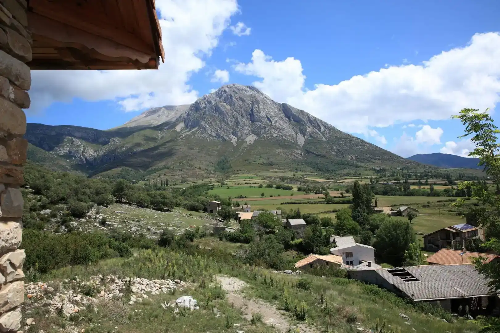 Exterior view of Detached homes for sale in Valle de Lierp  with Balcony