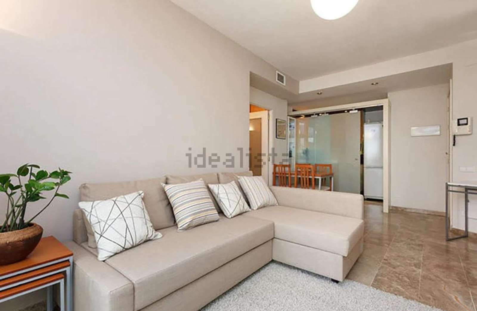 Living room of Study to share in  Barcelona Capital  with Air Conditioner and Terrace