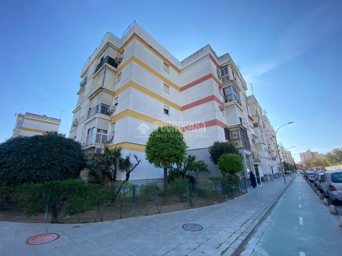 Exterior view of Flat for sale in Sevilla
