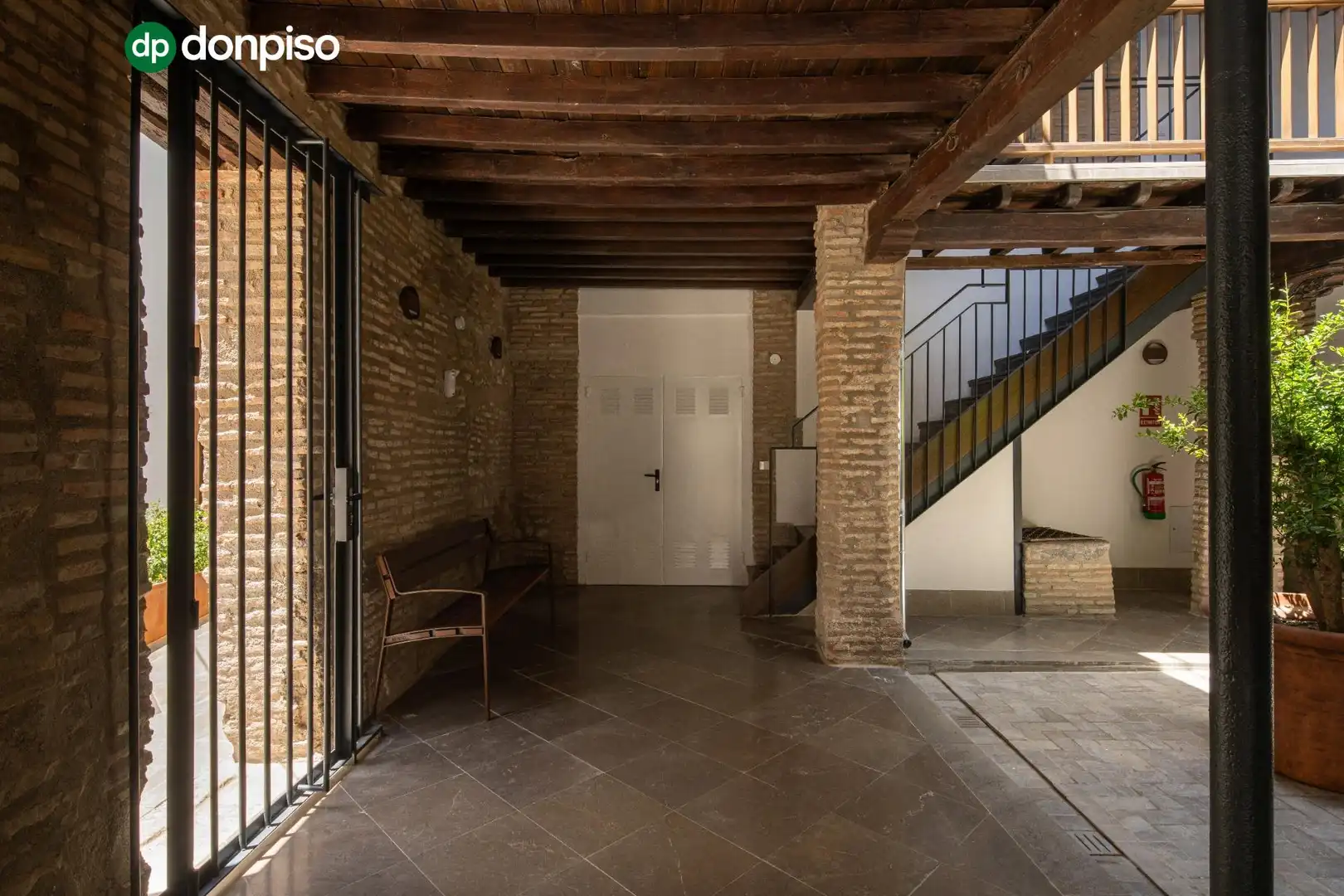 Flat for sale in Granada  with Air Conditioner