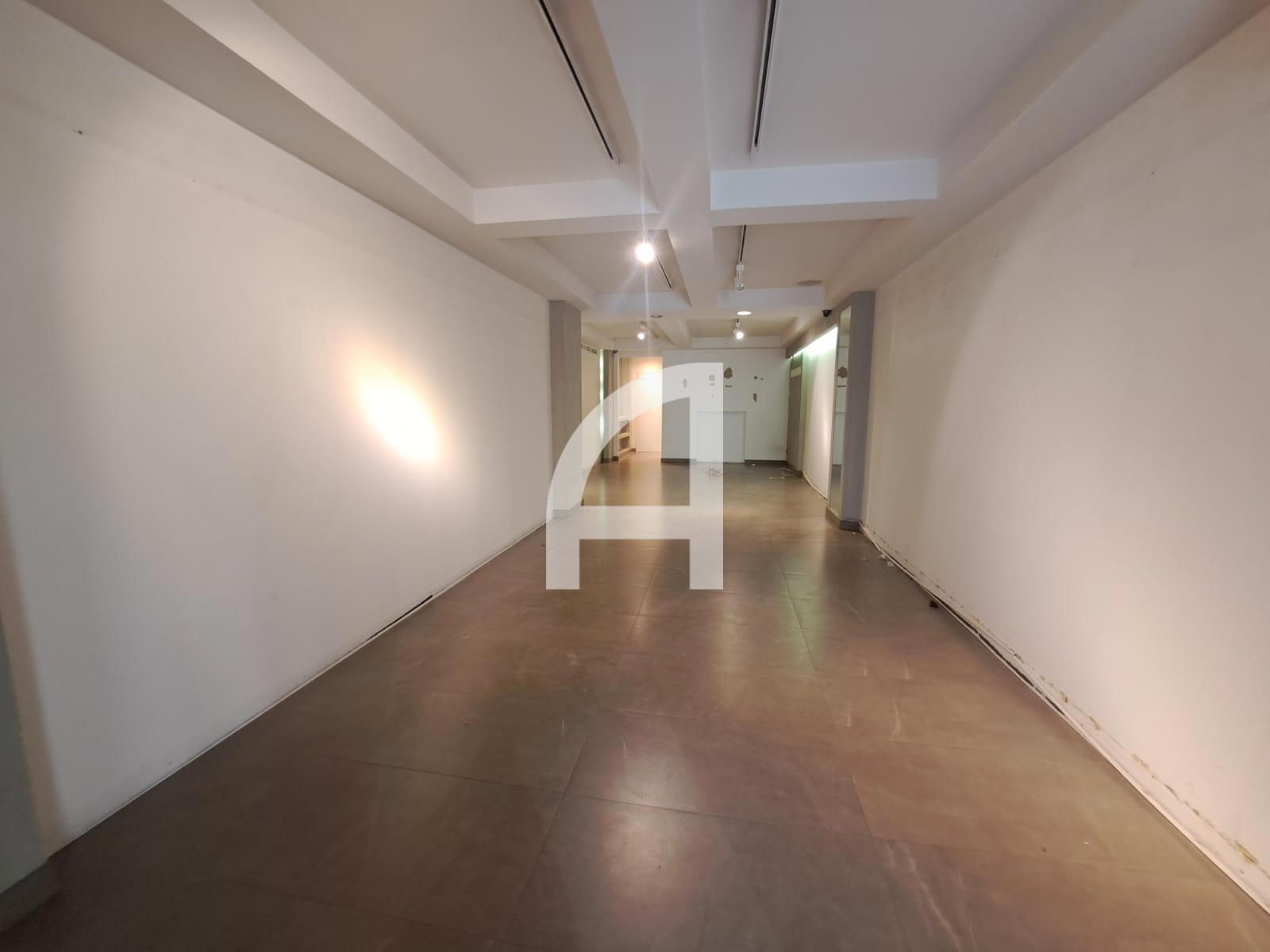 Premises to rent in Major