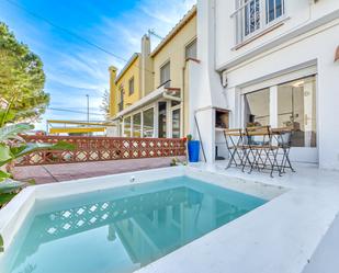 Exterior view of Single-family semi-detached for sale in Empuriabrava  with Air Conditioner, Terrace and Swimming Pool