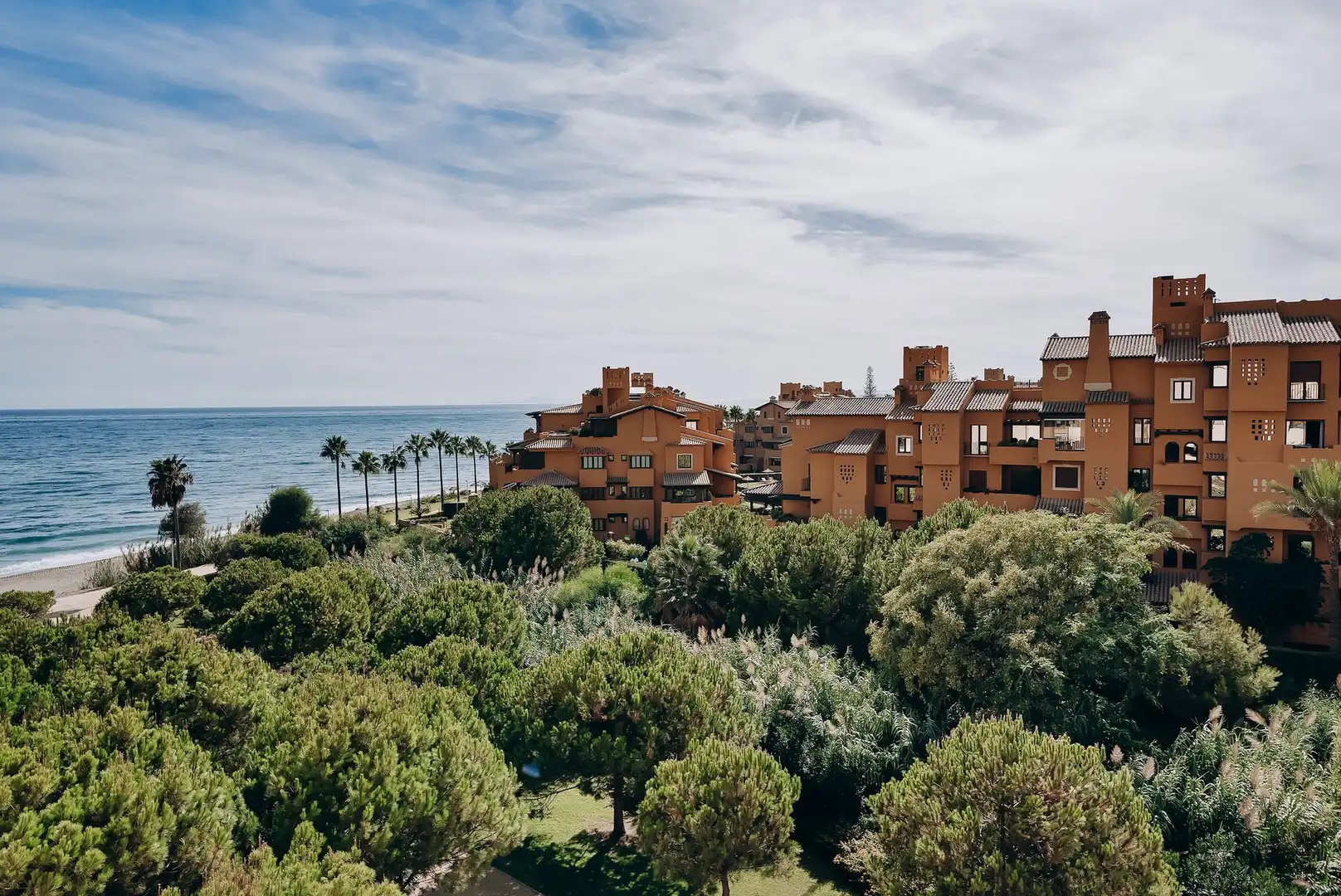 Vista exterior de Àtic de lloguer en Estepona amb Terrassa