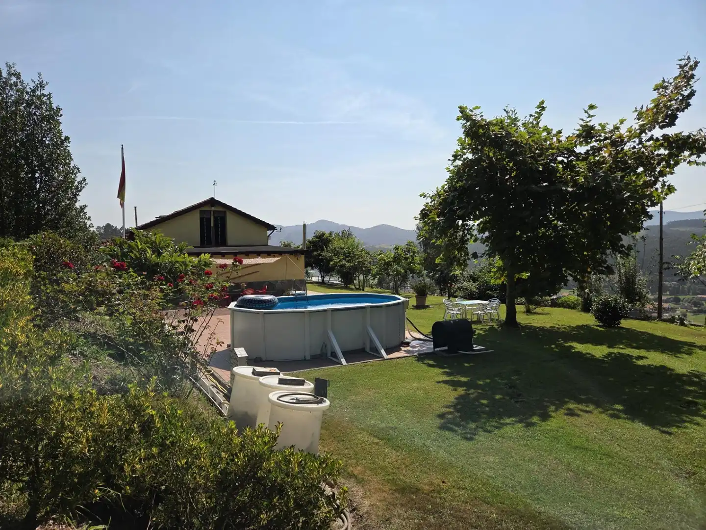 Schwimmbecken von Haus oder Chalet zum Verkauf in Piélagos mit Privatgarten, Terrasse und Abstellraum