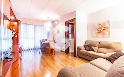 Living room of Flat for sale in  Barcelona Capital  with Air Conditioner, Heating and Parquet flooring