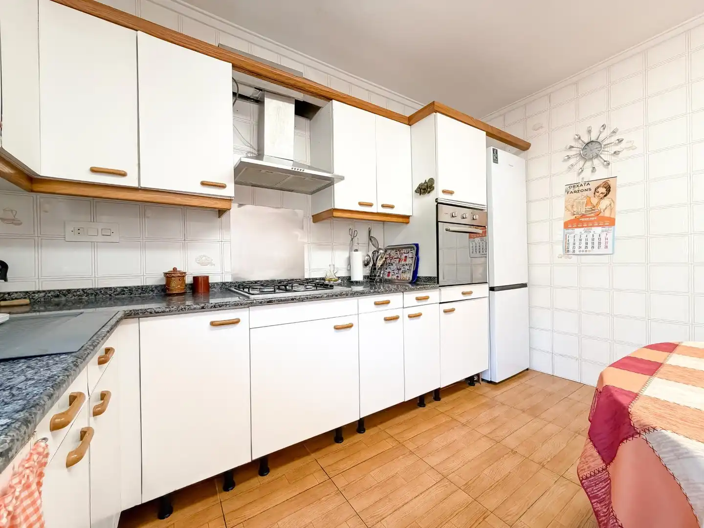 Cuina de Casa o xalet en venda en L'Eliana amb Aire condicionat, Jardí privat i Terrassa