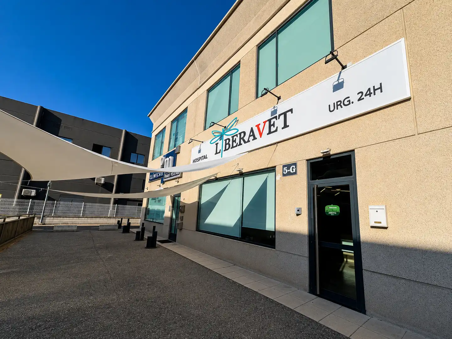Vista exterior de Local en venta en Las Rozas de Madrid con Aire acondicionado, Calefacción y Amueblado
