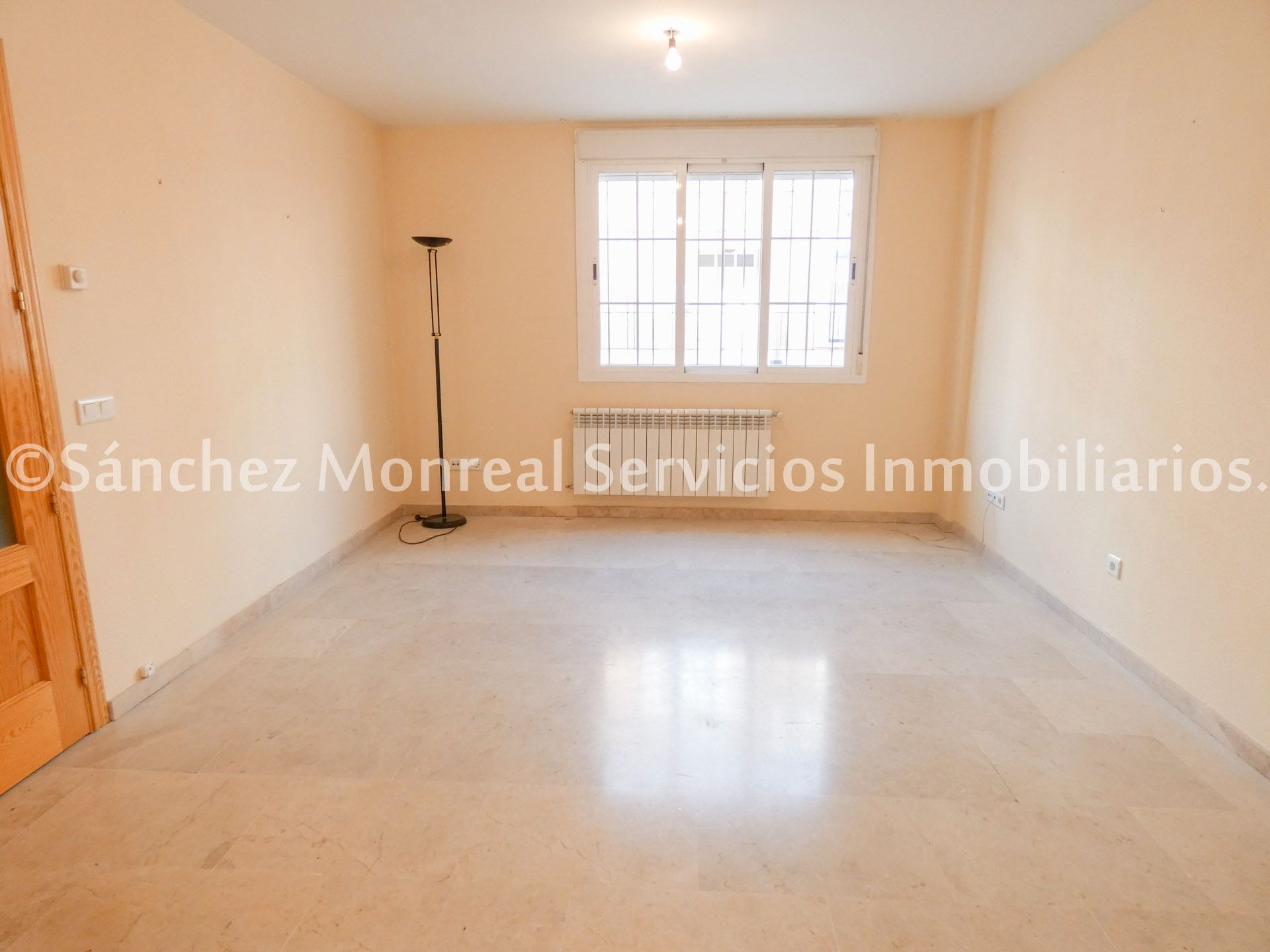 Sala d'estar de Casa adosada en venda en Alcázar de San Juan amb Aire condicionat, Calefacció i Traster