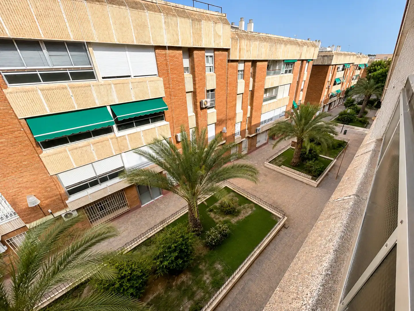 Vista exterior de Pis en venda en Almería amb Aire condicionat, Terrassa i Moblat