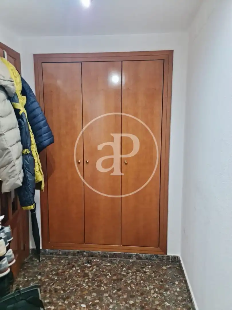 Schlafzimmer von Wohnung zur Miete in Valencia mit Klimaanlage, Heizung und Privatgarten