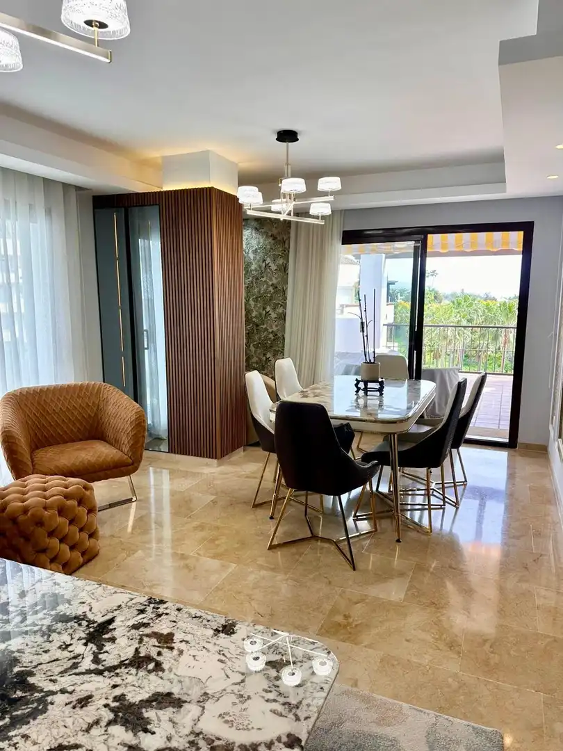 Comedor de Apartamento de alquiler en Marbella con Terraza, Piscina y Amueblado