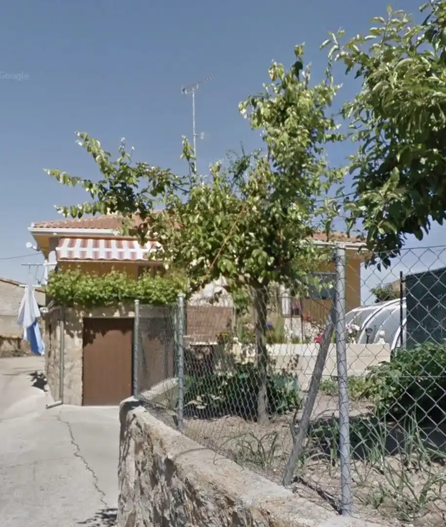 Piso en venta en Alfaraz de Sayago con Jardín privado, Piscina y Amueblado