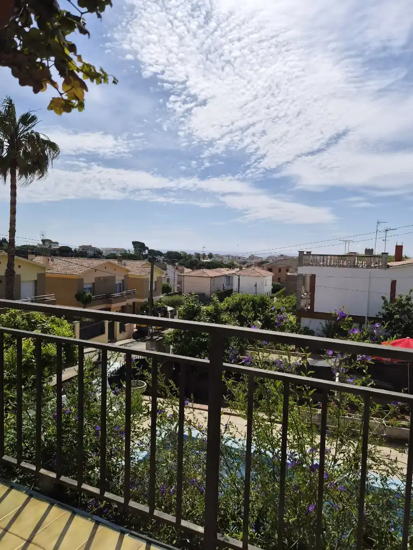 Vista exterior de Casa o chalet en venta en Pineda de Mar con Calefacción, Jardín privado y Parquet