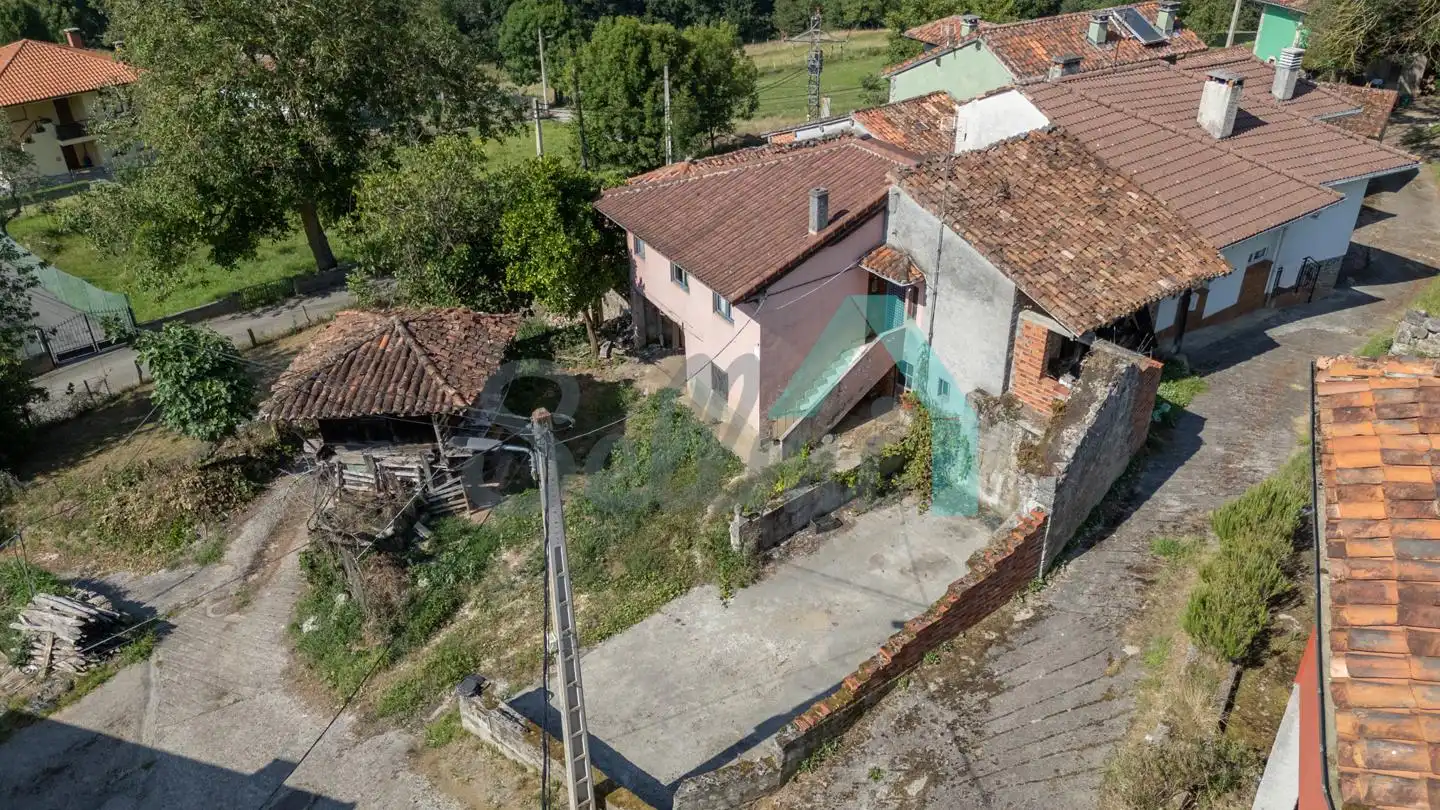 Exterior view of Houses for sale in Parres  with Heating, Private garden and Storage room
