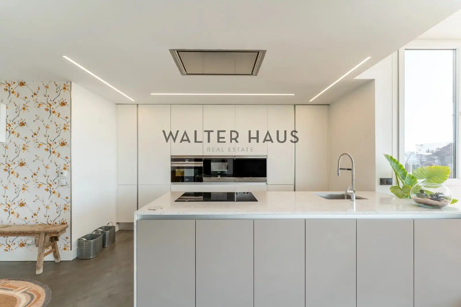Kitchen of Flat for sale in Madrid  with Air Conditioner, Heating and Storage room