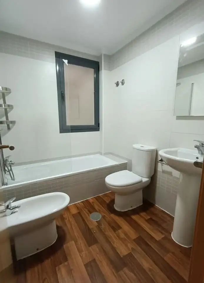 Badezimmer von Wohnung zur Miete in Albacete mit Heizung und Terrasse