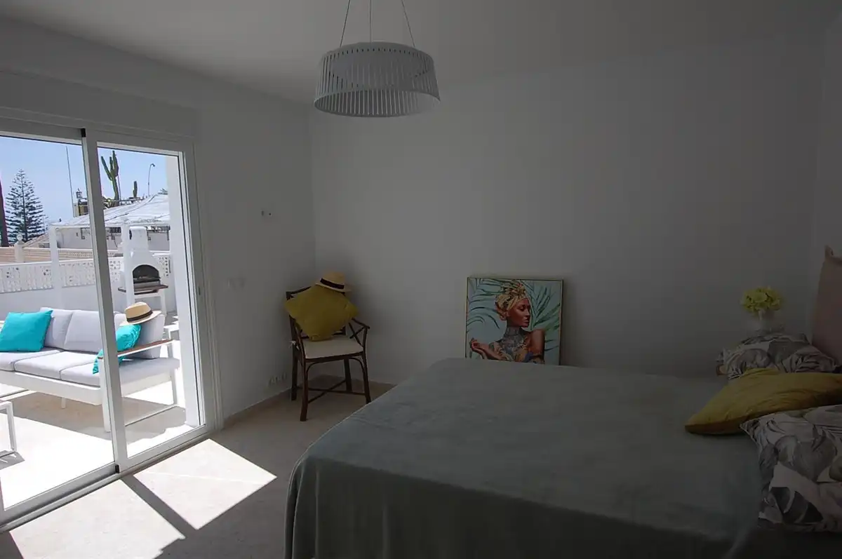 Dormitori de Casa o xalet en venda en Mijas amb Aire condicionat, Jardí privat i Piscina