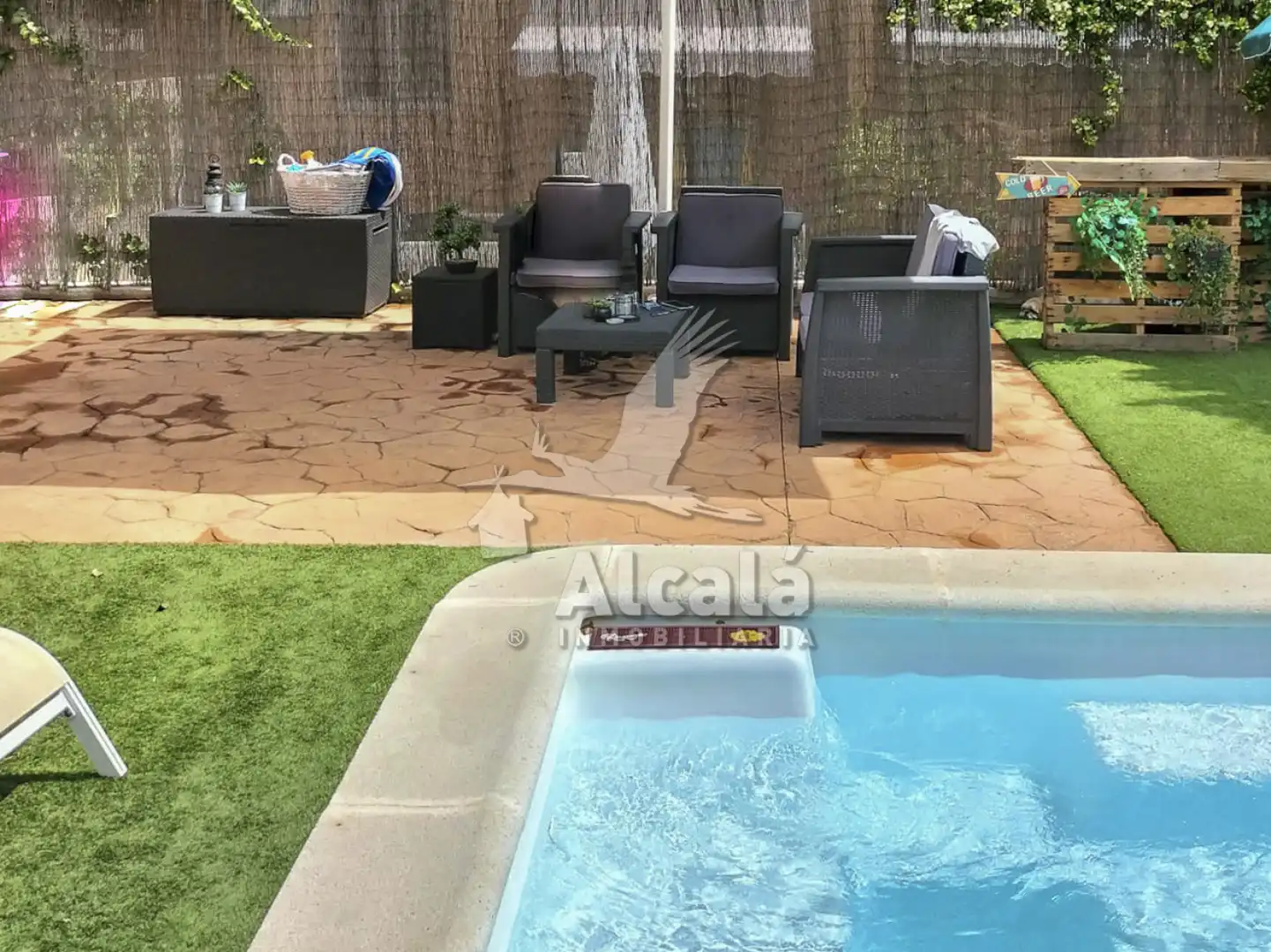 Piscina de Casa adosada en venda en Villalbilla amb Aire condicionat, Calefacció i Terrassa