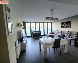 Sala d'estar de Pis de lloguer en Calafell amb Balcó i Piscina comunitària