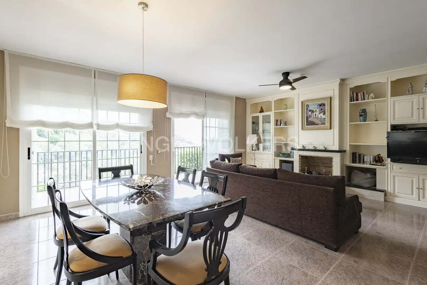 Sala d'estar de Casa o xalet en venda en Vallirana amb Calefacció, Jardí privat i Terrassa