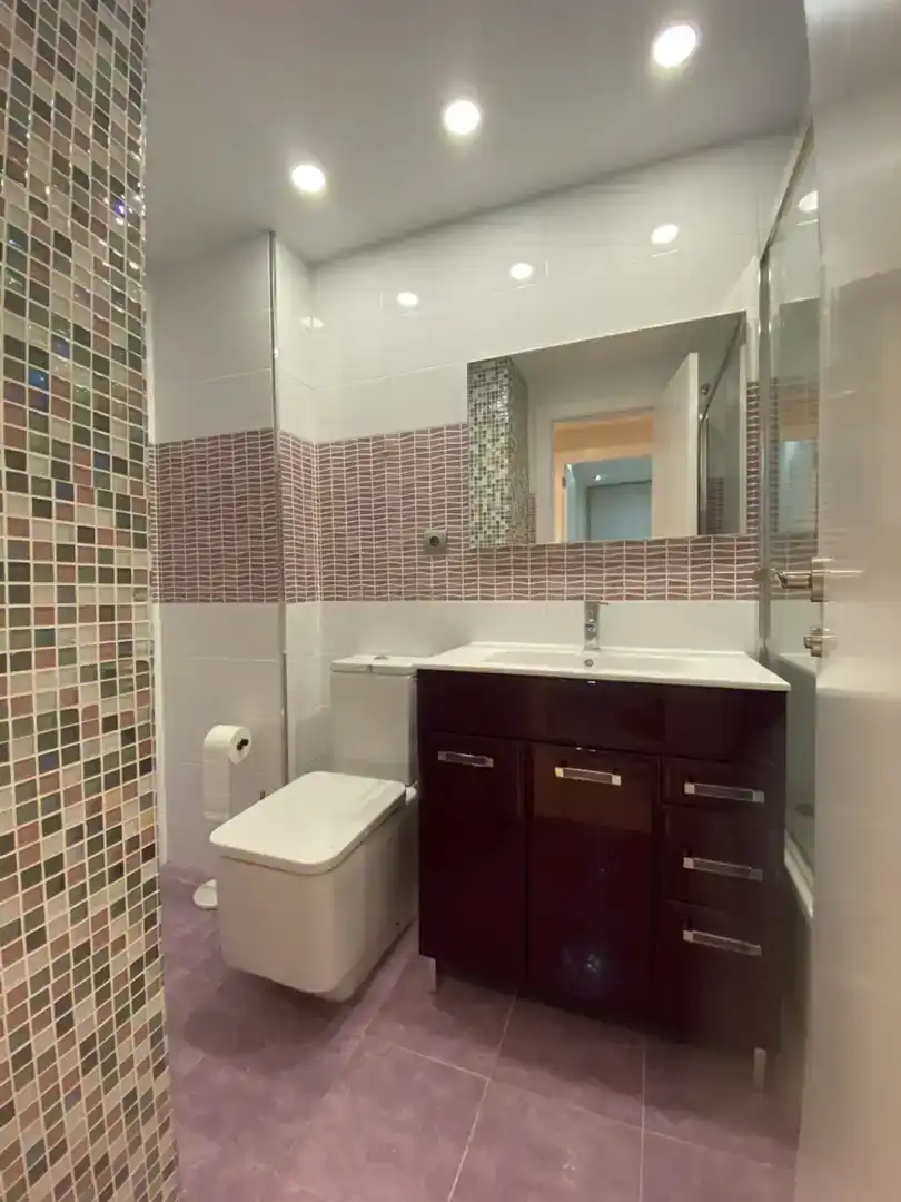Bathroom of Flat for rent in Picanya  with Air Conditioner and Swimming Pool