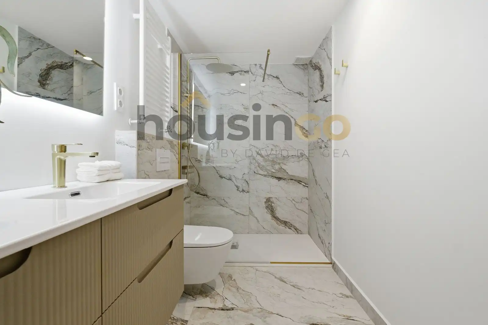 Bathroom of Flat for sale in Madrid  with Air Conditioner, Heating and Parquet flooring