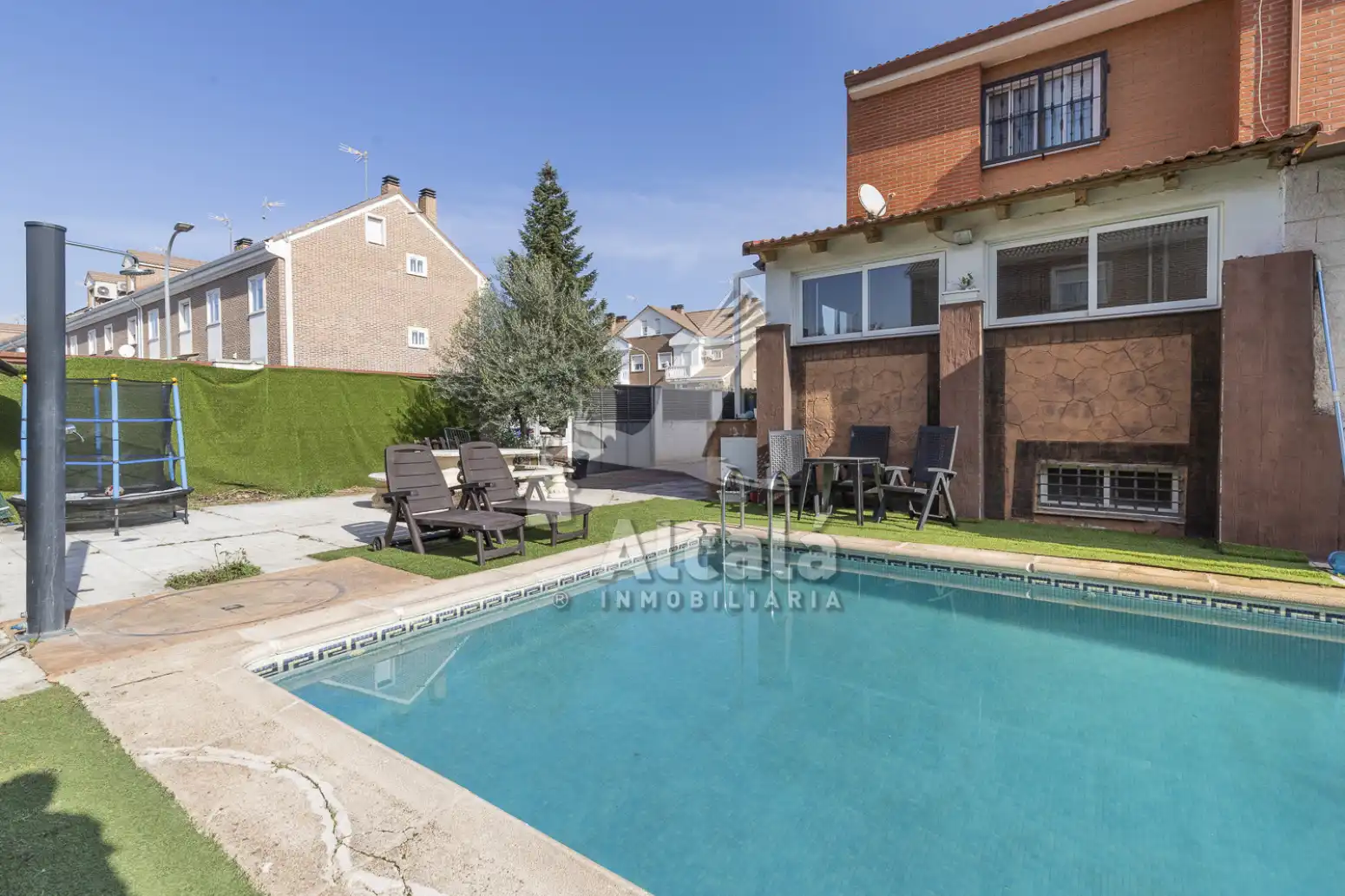 Jardín de Casa adosada en venta en Azuqueca de Henares con Aire acondicionado, Calefacción y Piscina
