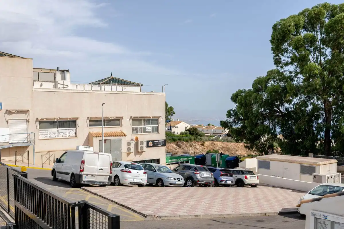 Parkplatz von Erdgeschoss zum Verkauf in Santa Pola mit Heizung, Privatgarten und Terrasse
