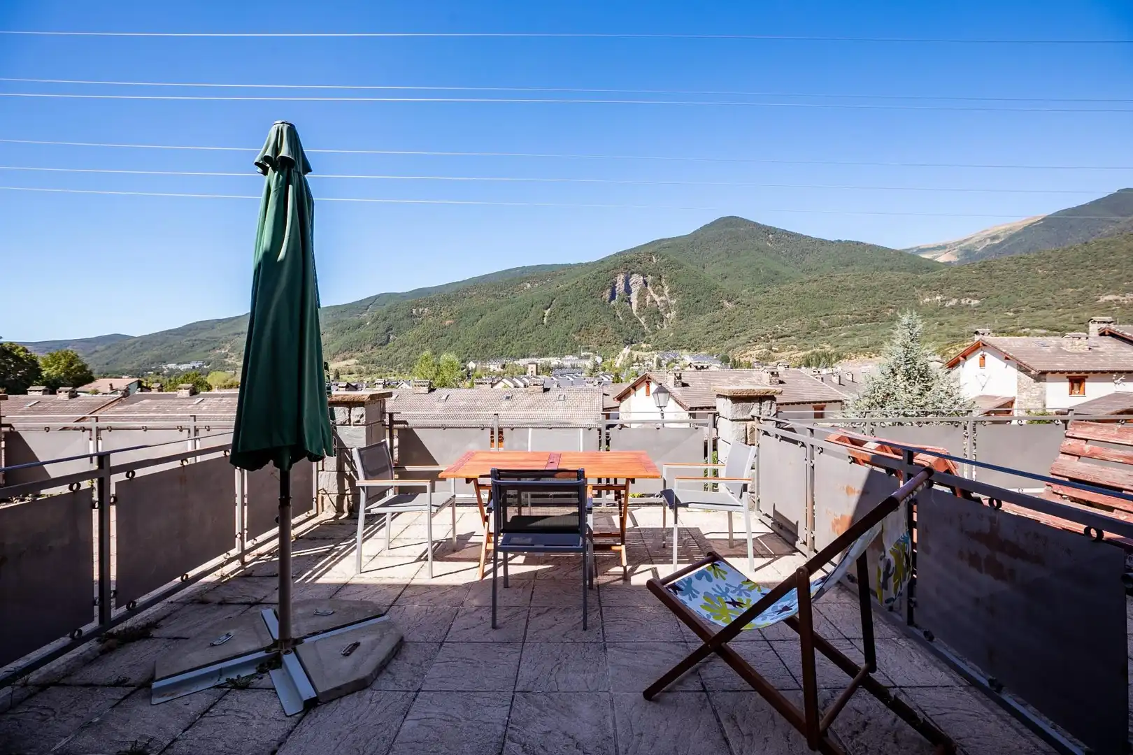 Terrassa de Casa adosada en venda en Villanúa amb Calefacció, Jardí privat i Parquet