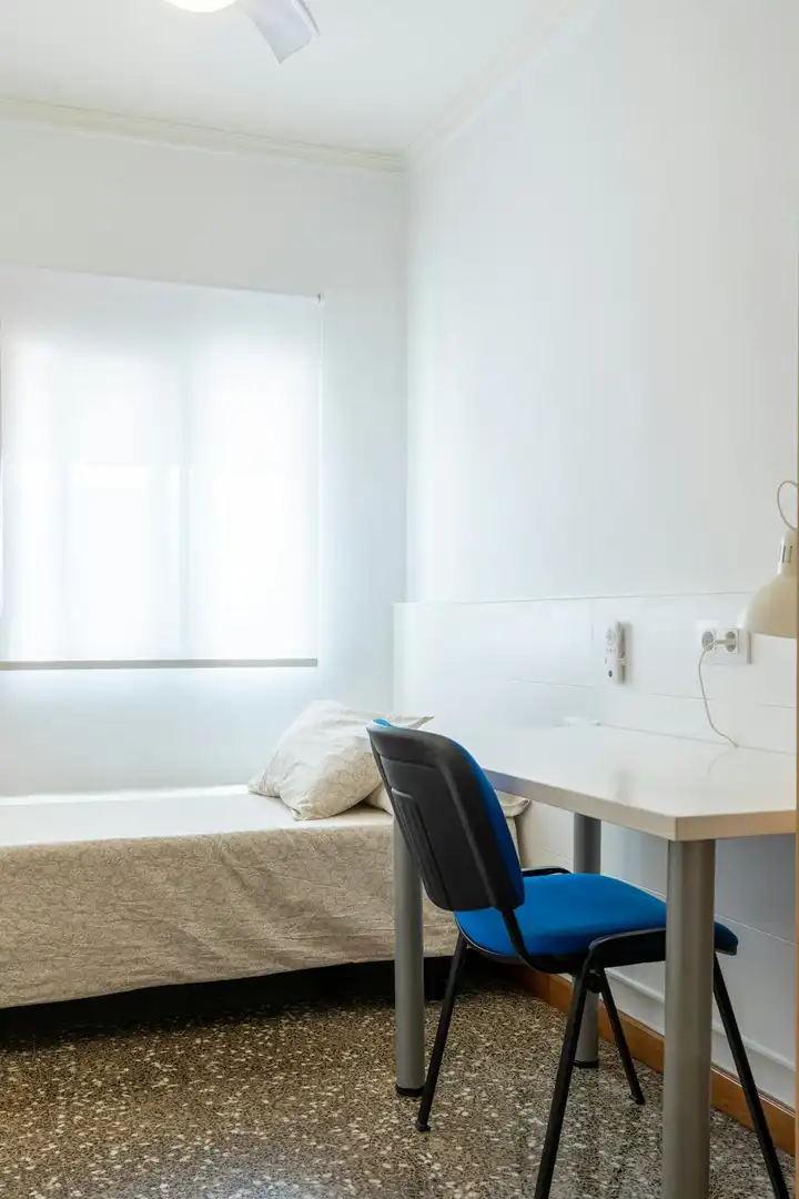 Schlafzimmer von Wohnung zur untervermieten in Valencia mit Waschmaschine