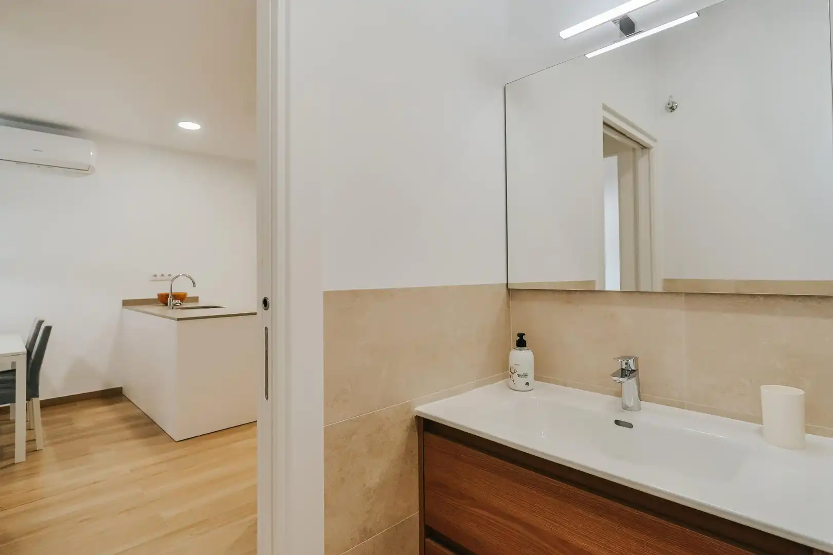 Badezimmer von Erdgeschoss zur Miete in Palamós mit Klimaanlage, Heizung und Terrasse