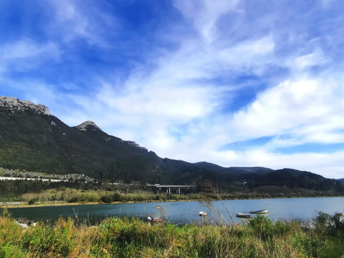 Vista exterior de Ático en venta en Castro-Urdiales con Calefacción, Terraza y Trastero