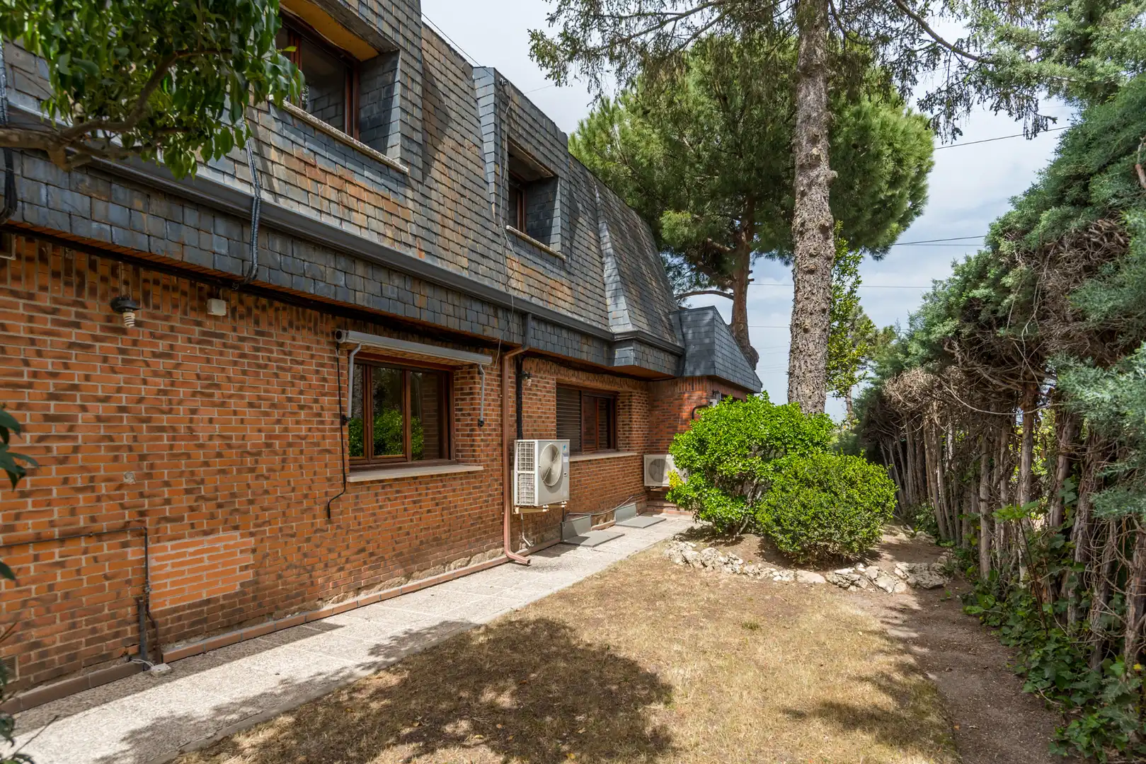 Exterior view of Houses for sale in Pozuelo de Alarcón  with Air Conditioner, Heating and Private garden