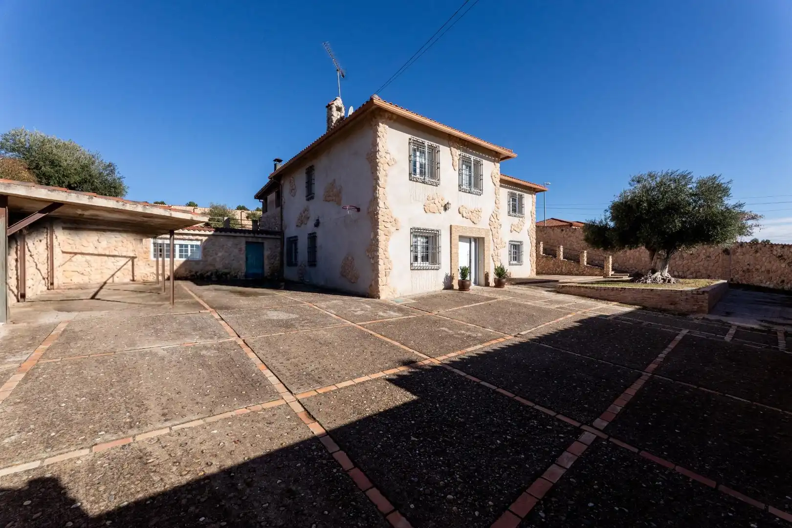 Vista exterior de Casa o xalet en venda en Colmenar de Oreja amb Calefacció, Jardí privat i Traster