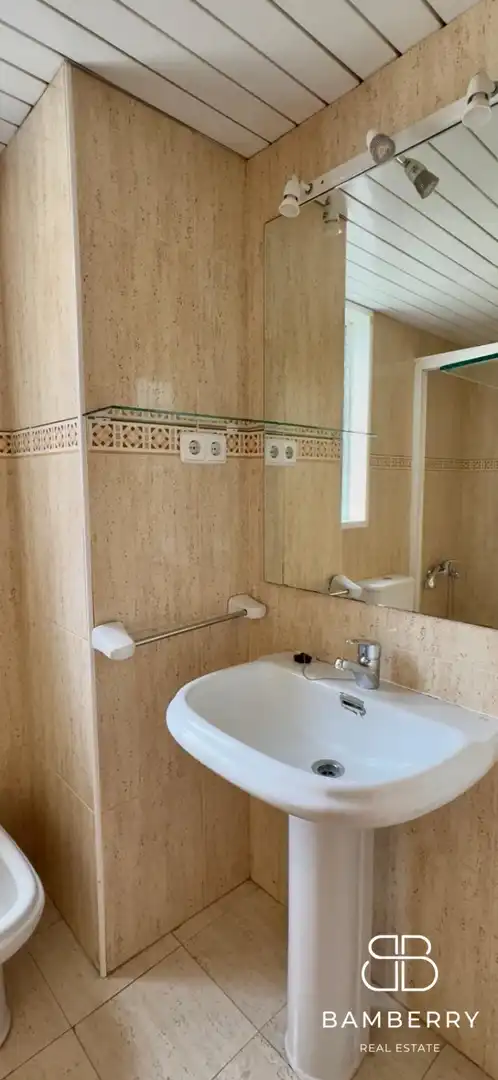 Bathroom of Flat for sale in Castelldefels  with Parquet flooring and Community pool