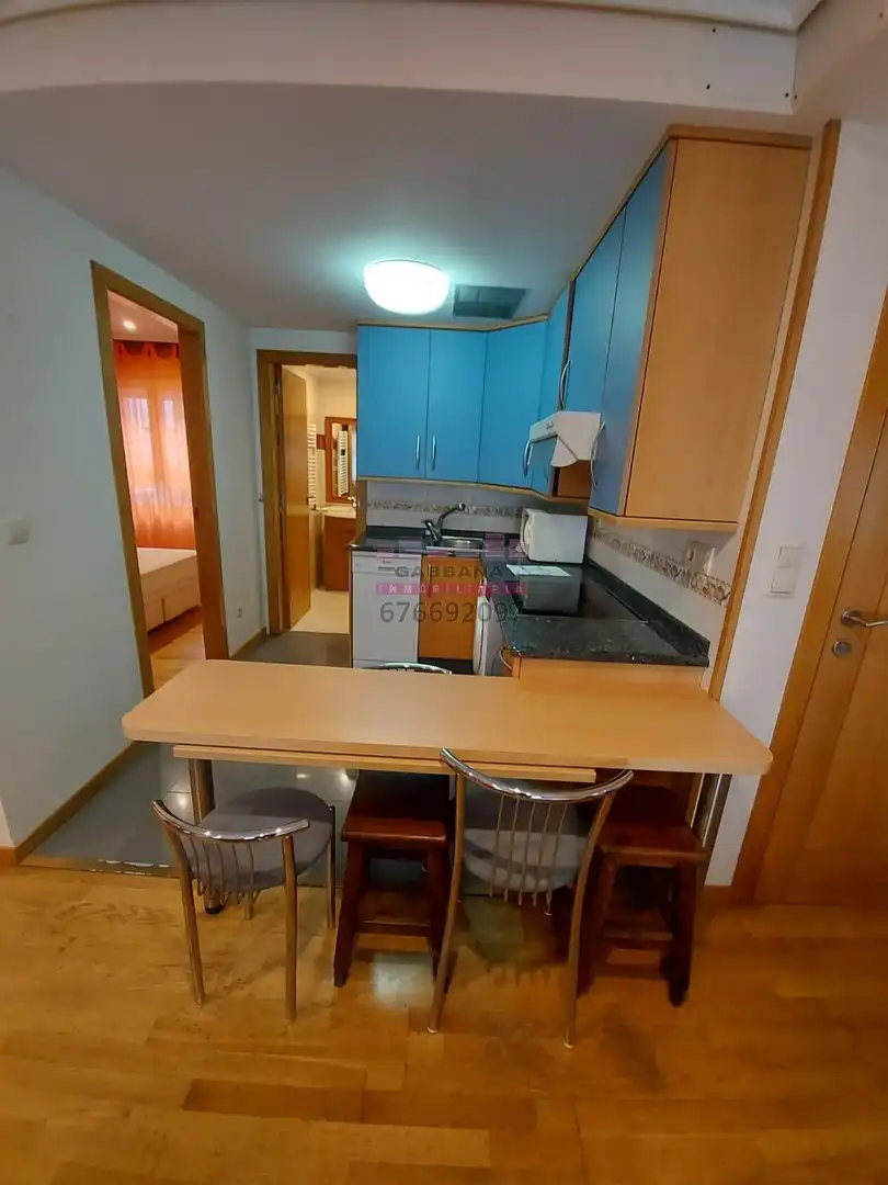 Flat for rent in Rúa de Urzáiz, Centro - Areal