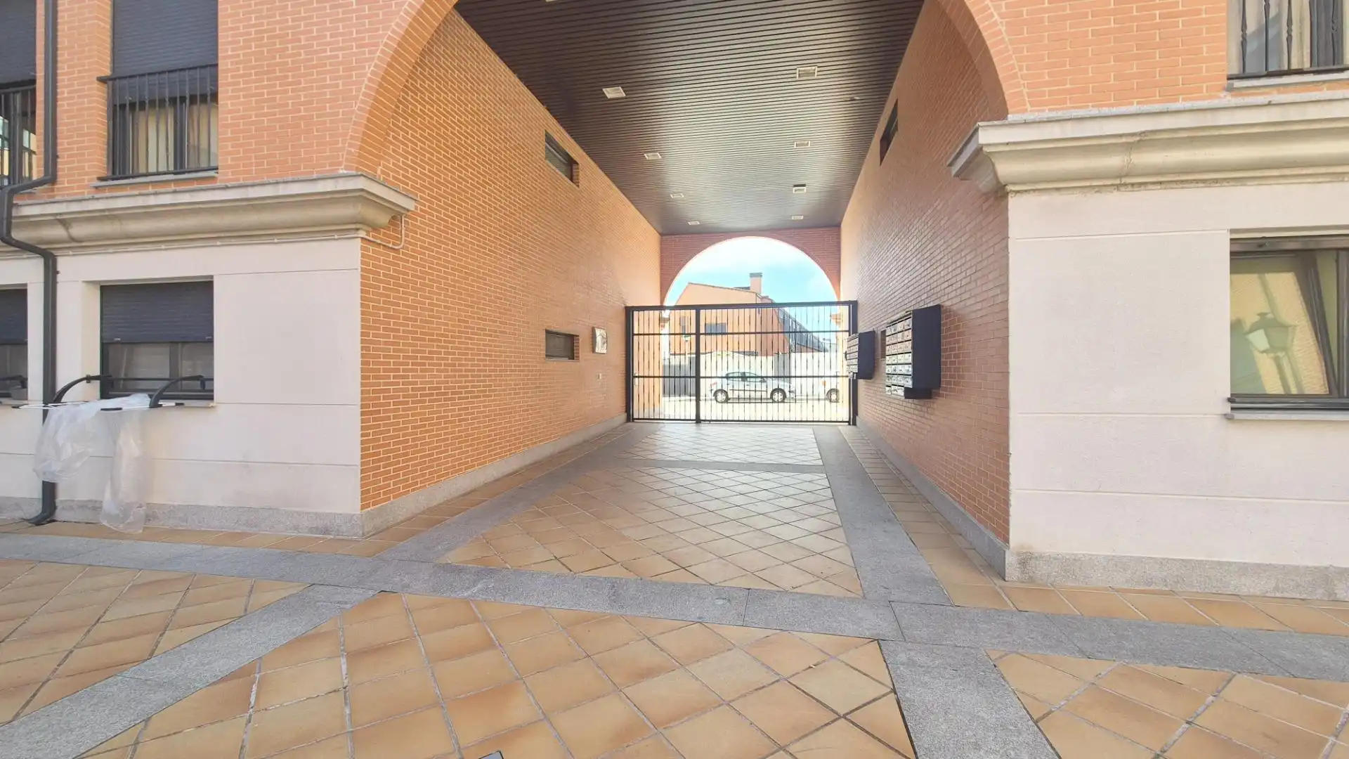 Planta baja de alquiler en Castellanos de Moriscos con Calefacción, Amueblado y Piscina comunitaria