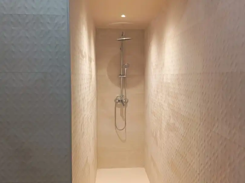 Bany de Apartament de lloguer en Córdoba amb Aire condicionat, Calefacció i Moblat