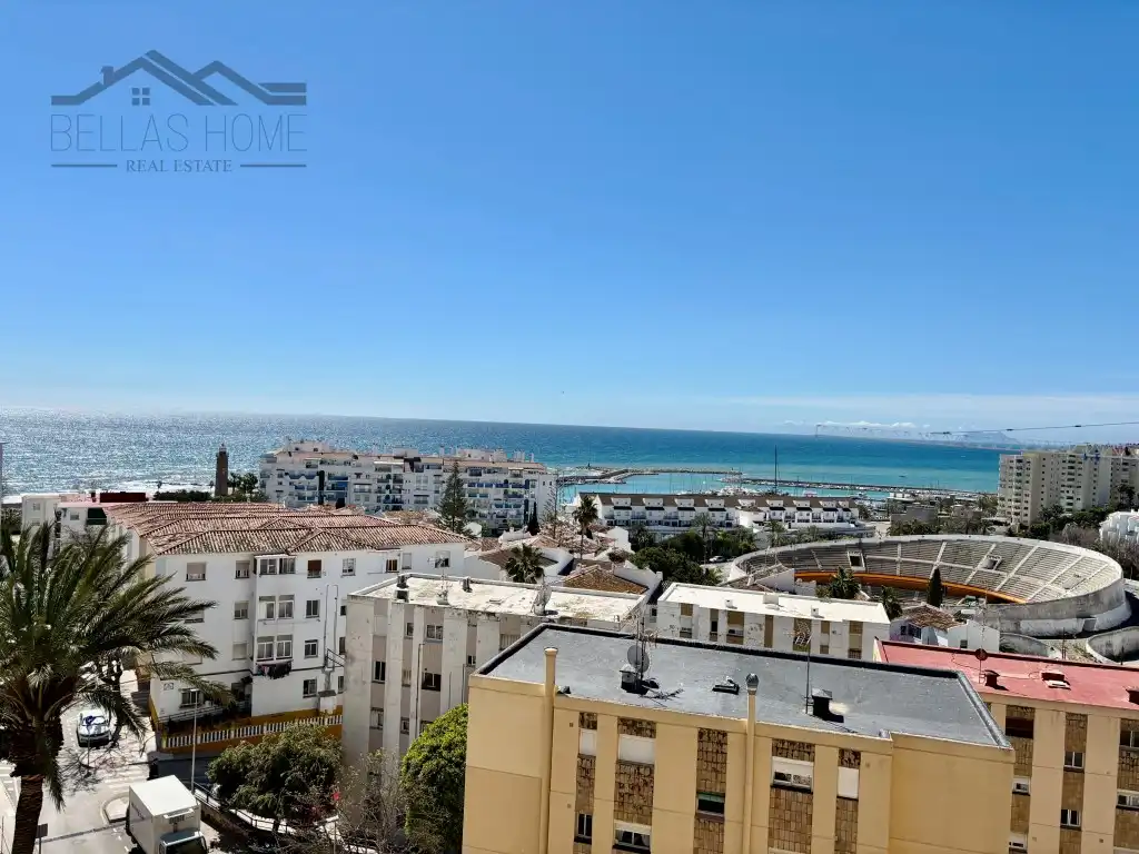 Vista exterior de Piso de alquiler en Estepona con Aire acondicionado, Terraza y Amueblado