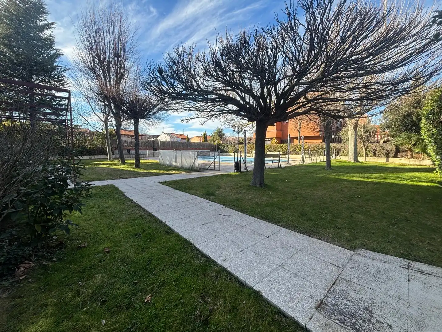 Piscina de Casa adosada en venda en Rivas-Vaciamadrid amb Calefacció, Jardí privat i Parquet