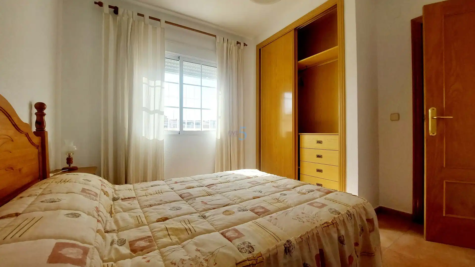 Dormitori de Casa adosada en venda en Los Alcázares amb Terrassa, Moblat i Balcó