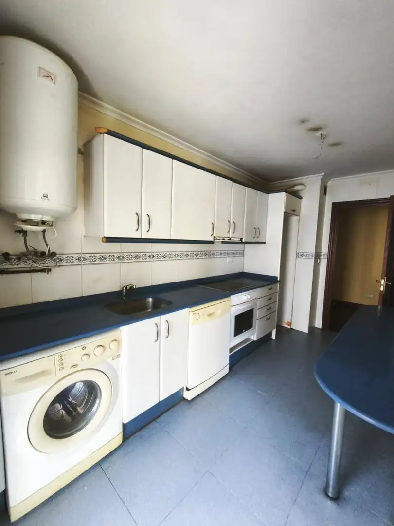 Cocina de Piso en venta en Santa Cruz de Bezana con Calefacción y Terraza