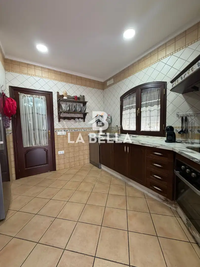 Cuina de Casa o xalet en venda en Umbrete amb Aire condicionat, Traster i Moblat