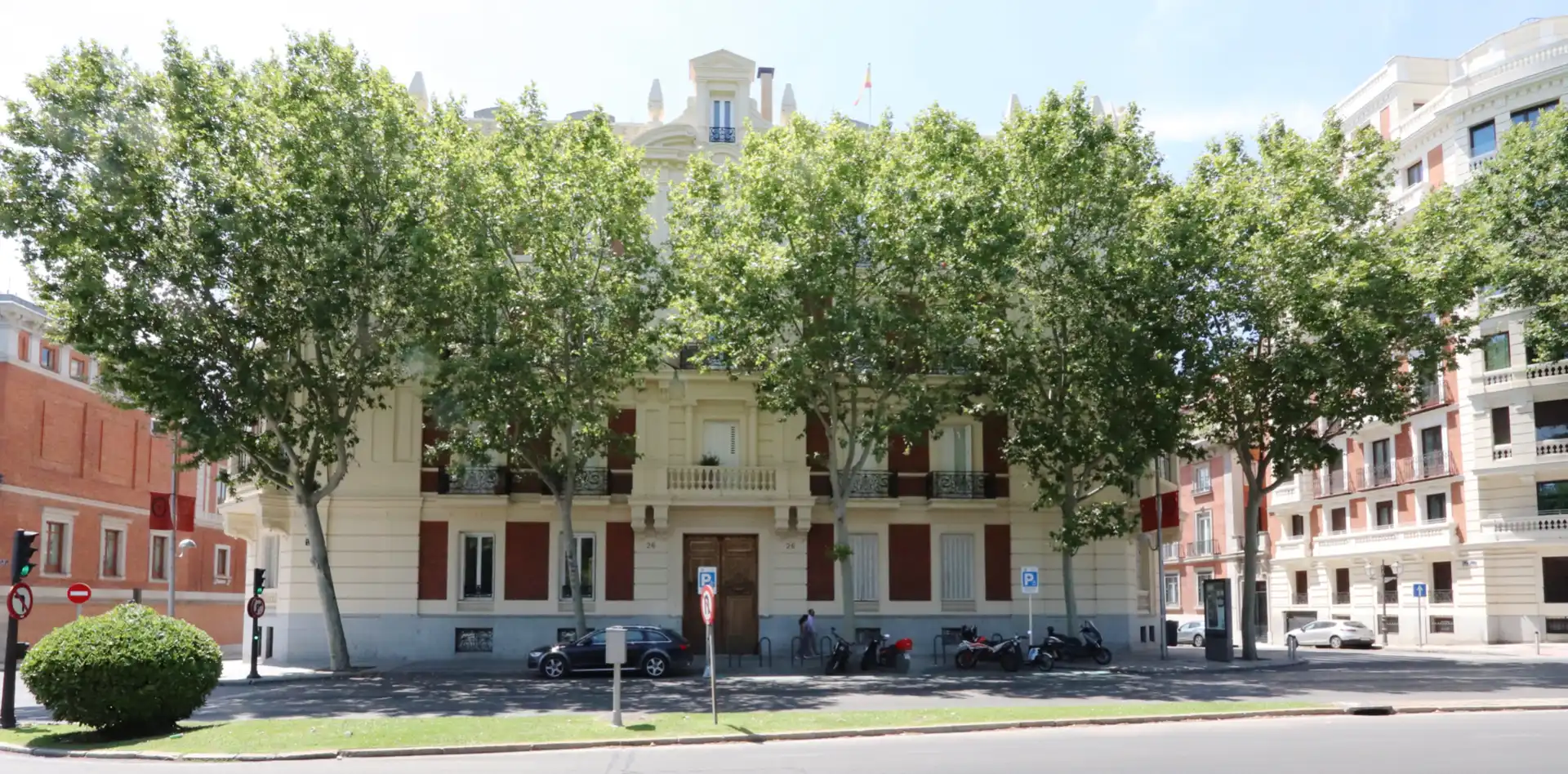 Vista exterior de Àtic en venda en Madrid amb Aire condicionat, Calefacció i Jardí privat