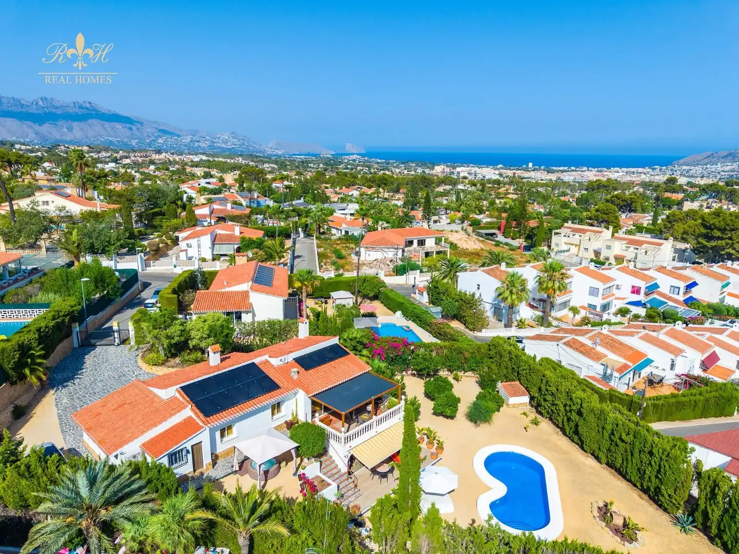 Vista exterior de Casa o chalet en venta en La Nucia con Aire acondicionado, Piscina y Amueblado